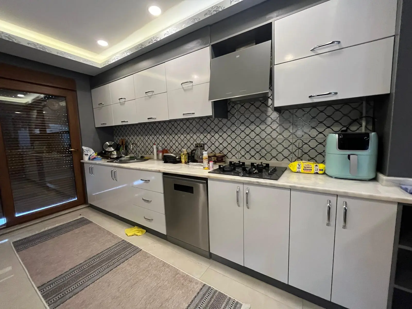 Fitted kitchen